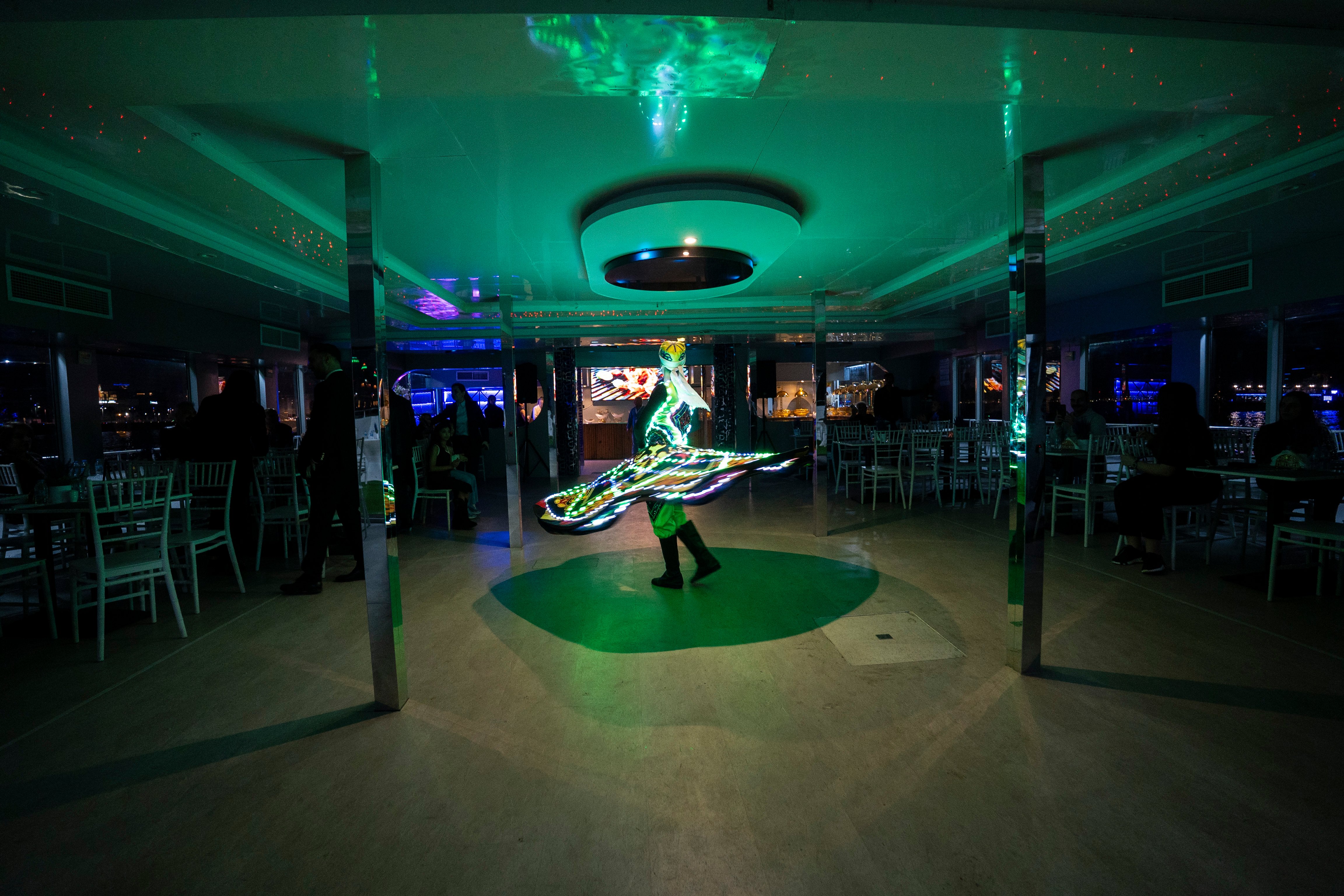 Corporate Events on a Private Cruise: Your Guide to MICE Packages in Dubai Marina