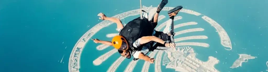 Paracaidismo en Dubai: La Aventura Definitiva Sobre la Ciudad de las Maravillas