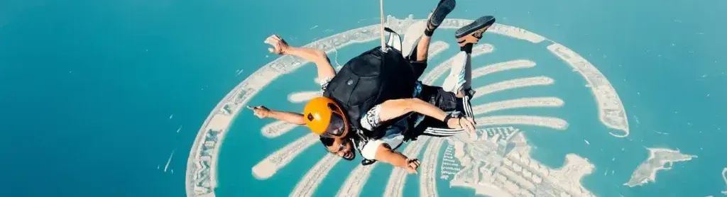 Paracaidismo en Dubai: La Aventura Definitiva Sobre la Ciudad de las Maravillas